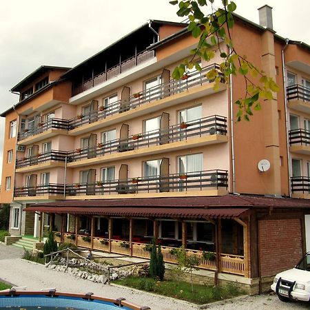 Family Hotel Lipite Tipchenitsa Extérieur photo