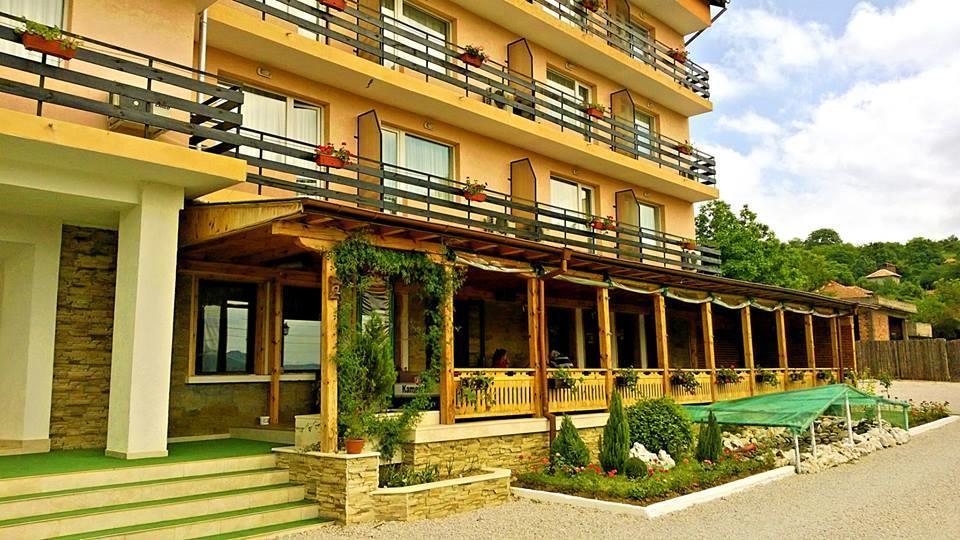 Family Hotel Lipite Tipchenitsa Extérieur photo
