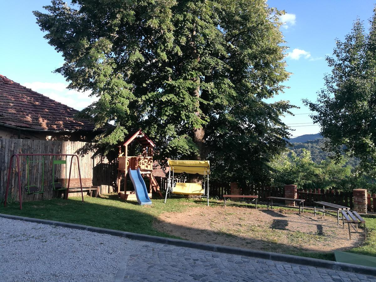 Family Hotel Lipite Tipchenitsa Extérieur photo
