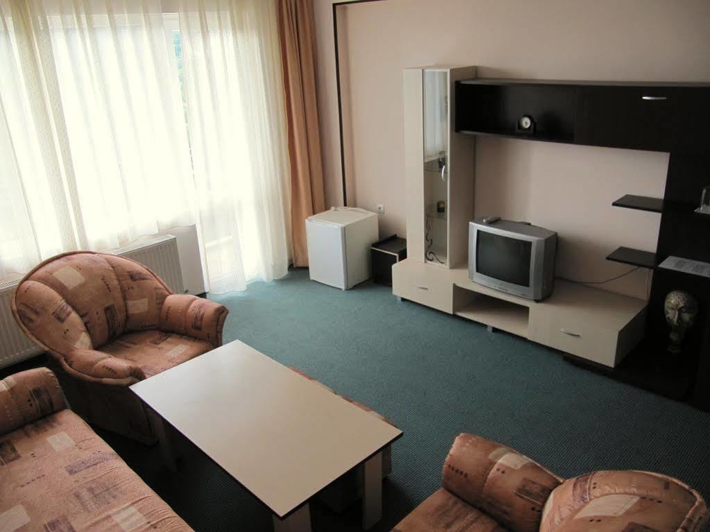 Family Hotel Lipite Tipchenitsa Extérieur photo