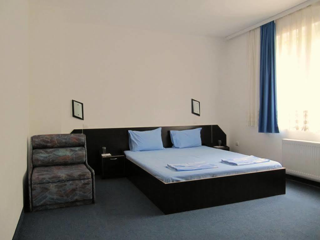 Family Hotel Lipite Tipchenitsa Extérieur photo