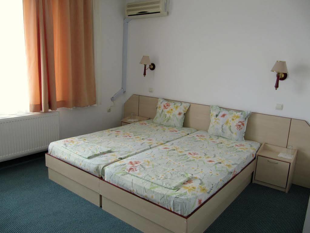 Family Hotel Lipite Tipchenitsa Extérieur photo