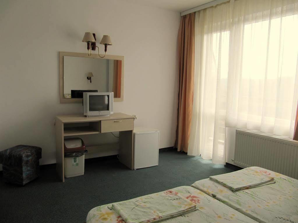 Family Hotel Lipite Tipchenitsa Extérieur photo