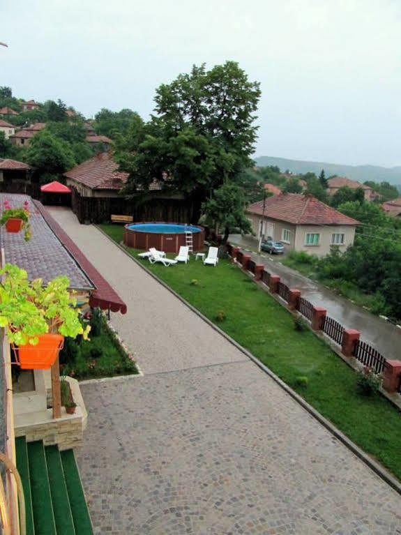 Family Hotel Lipite Tipchenitsa Extérieur photo