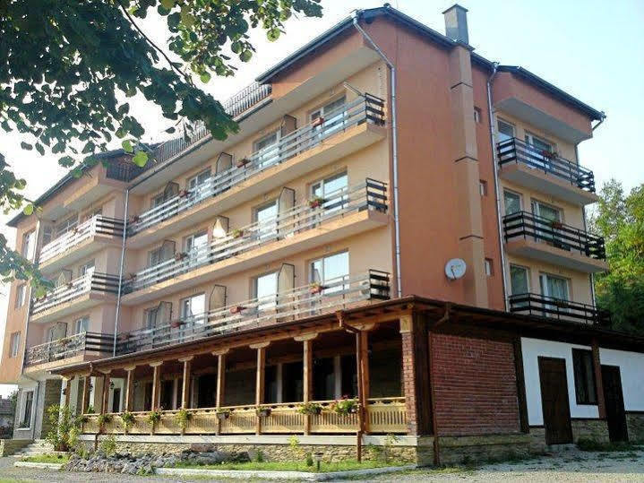 Family Hotel Lipite Tipchenitsa Extérieur photo